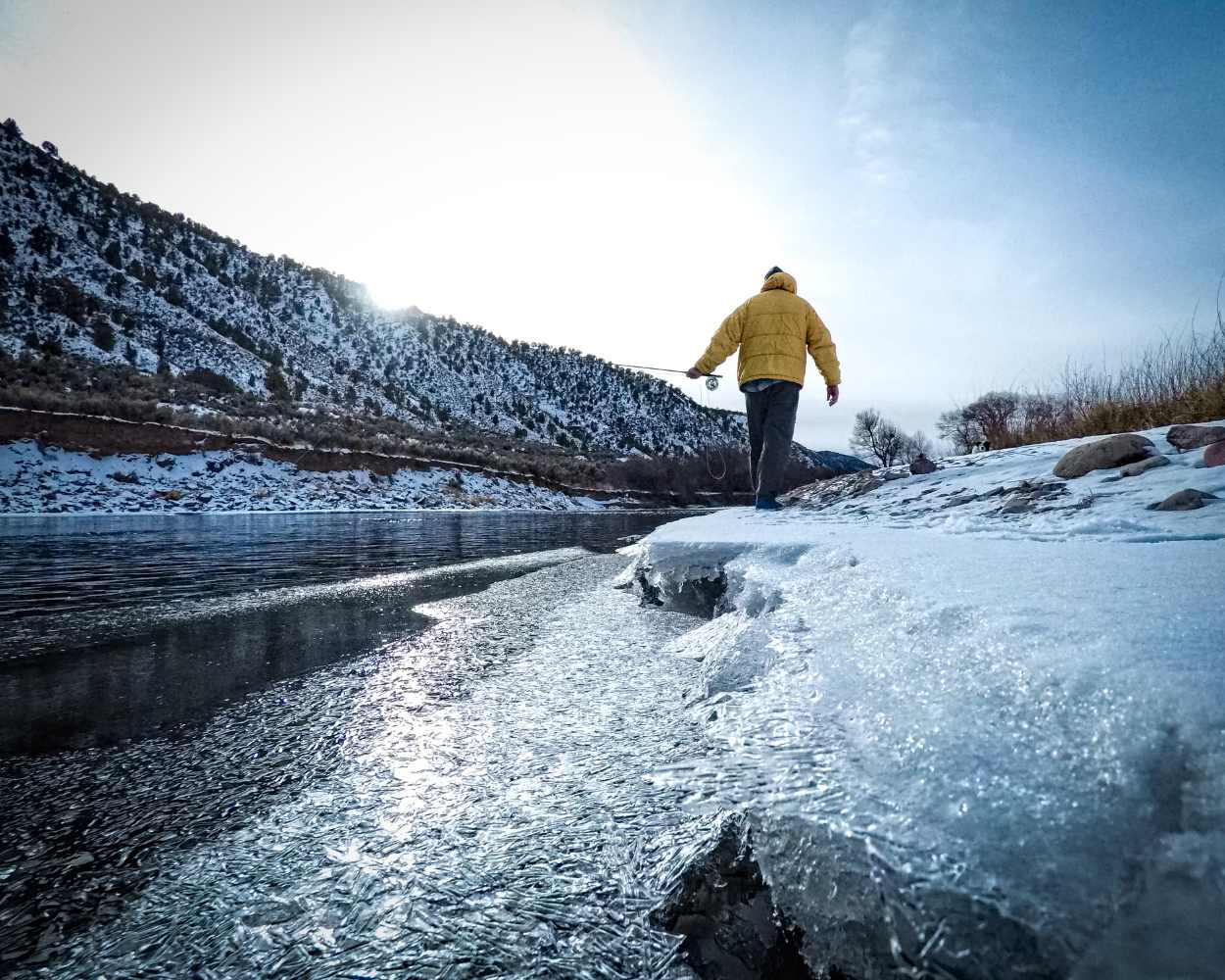 pêche en hiver rivière